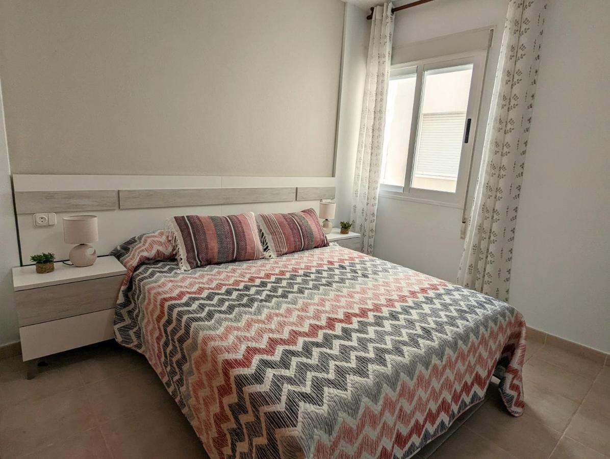 Apartamento Las Palmeras - Con Terraza, Barbacoa, Aire Acondicionado Y A 250M De La Playa! Лос-Алькасарес Екстер'єр фото